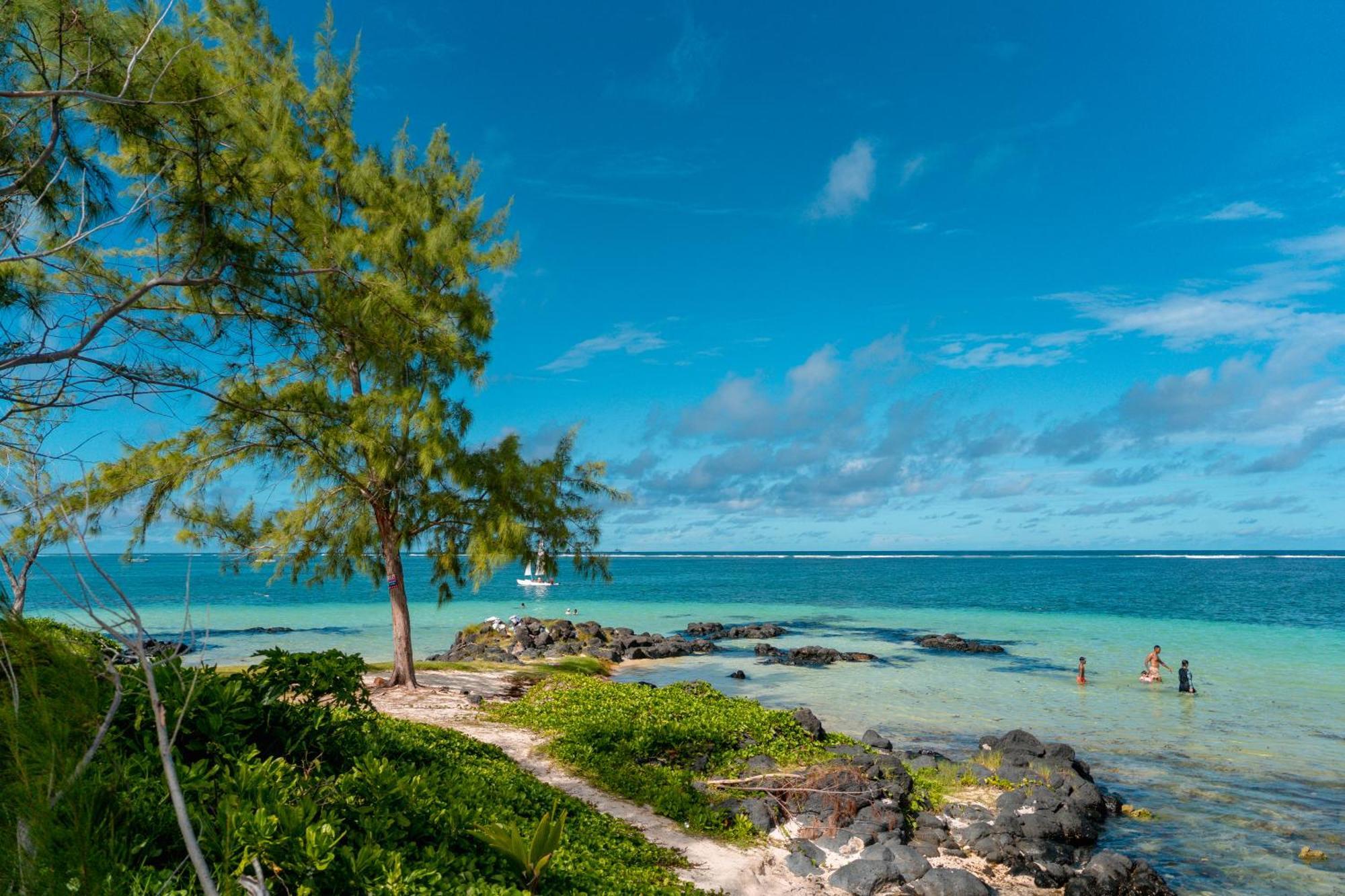 Stunning Beachfront Luxury Apartment Belle Mare