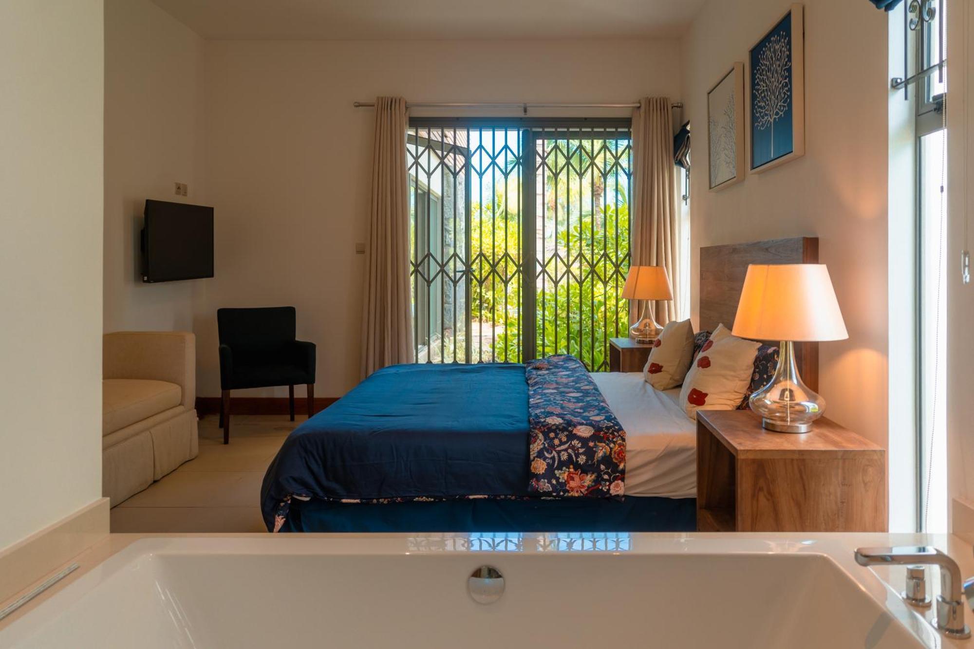 Apartment Stunning Beachfront Luxury